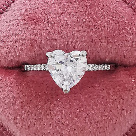 925 WHITE SAPPHIRE STERLING SILVERENGAGEMENT RING - Picture 2 of 5